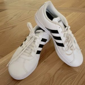 Boys size 4 Adidas Court white leather sneakers